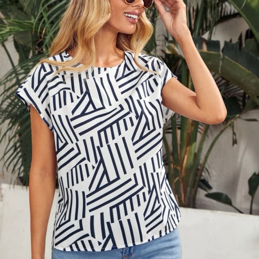 Striped split back shirt